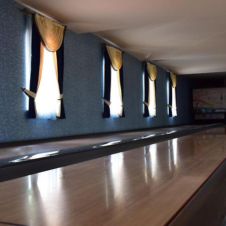 Hotel Bibic Es Tueskevar Etterem Es Horgaszto Nyiregyhaza Luaran gambar