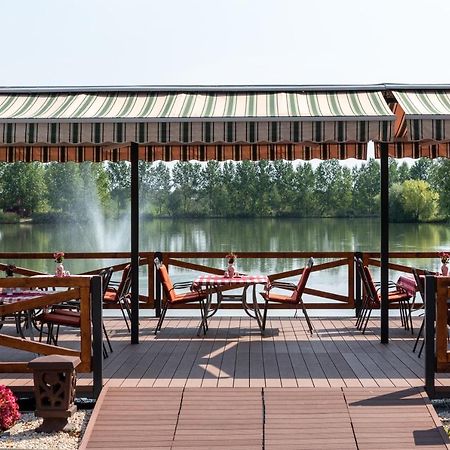 Hotel Bibic Es Tueskevar Etterem Es Horgaszto Nyiregyhaza Luaran gambar