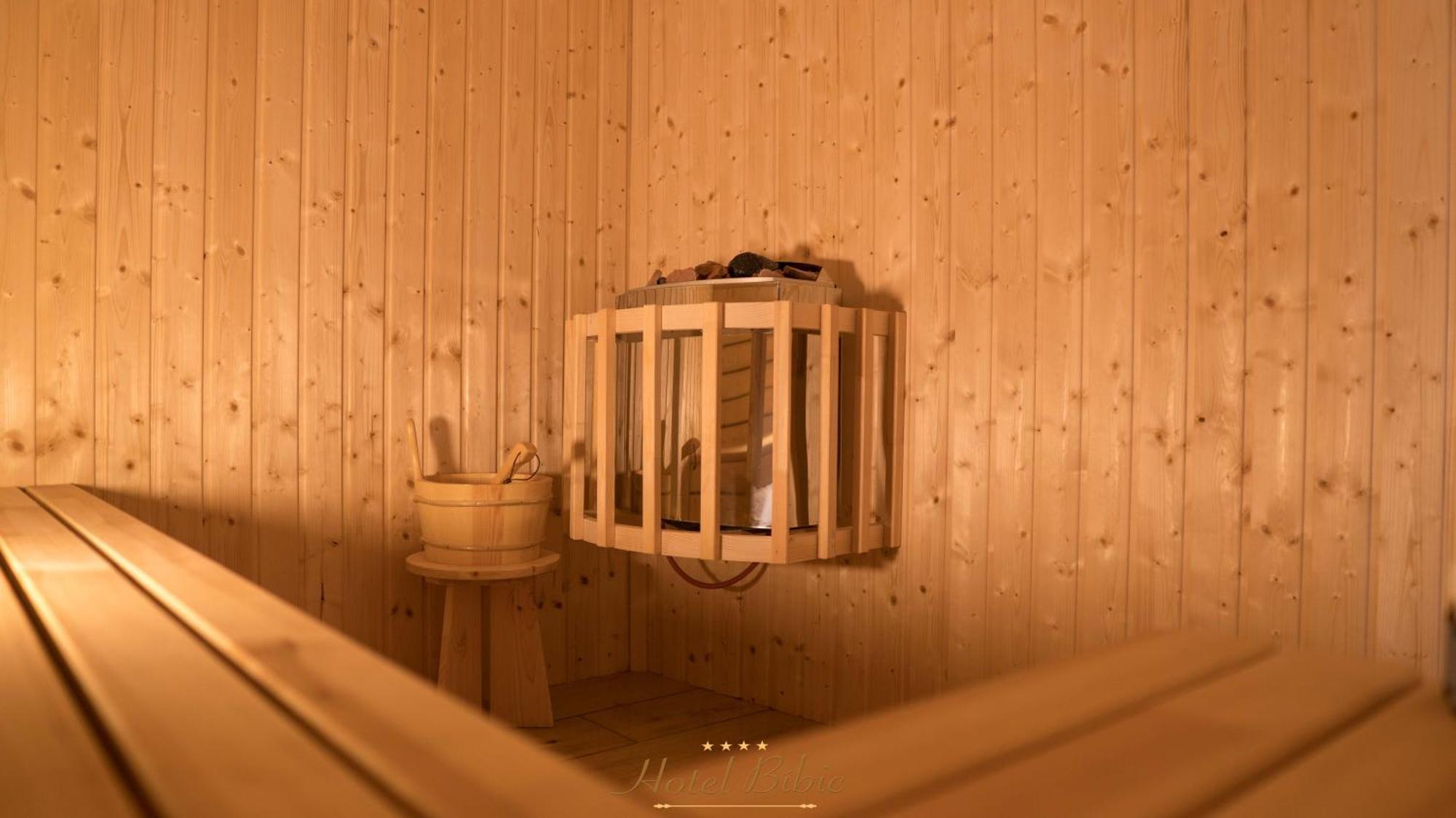 Hotel Bibic Es Tueskevar Etterem Es Horgaszto Nyiregyhaza Luaran gambar