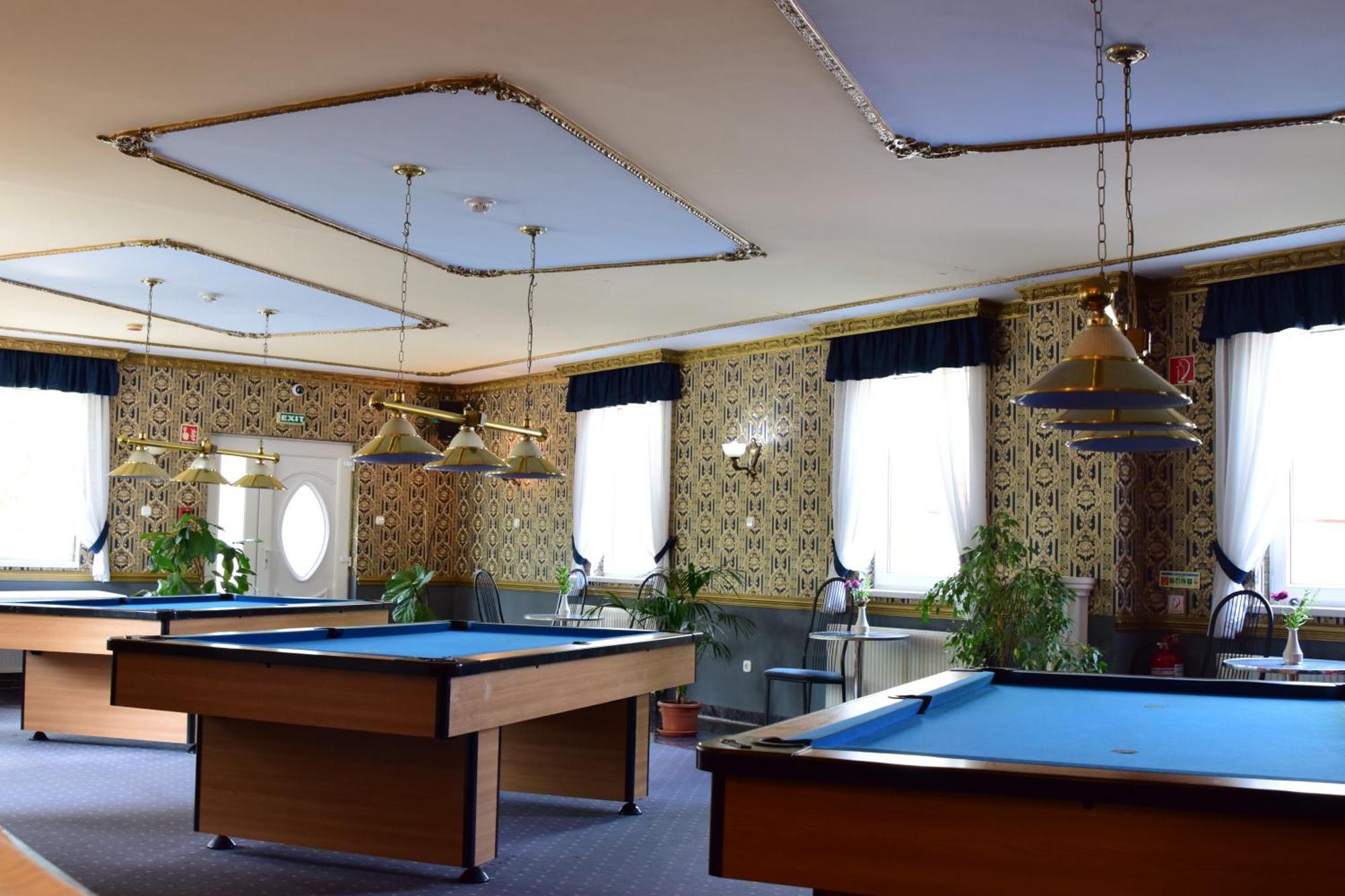 Hotel Bibic Es Tueskevar Etterem Es Horgaszto Nyiregyhaza Luaran gambar
