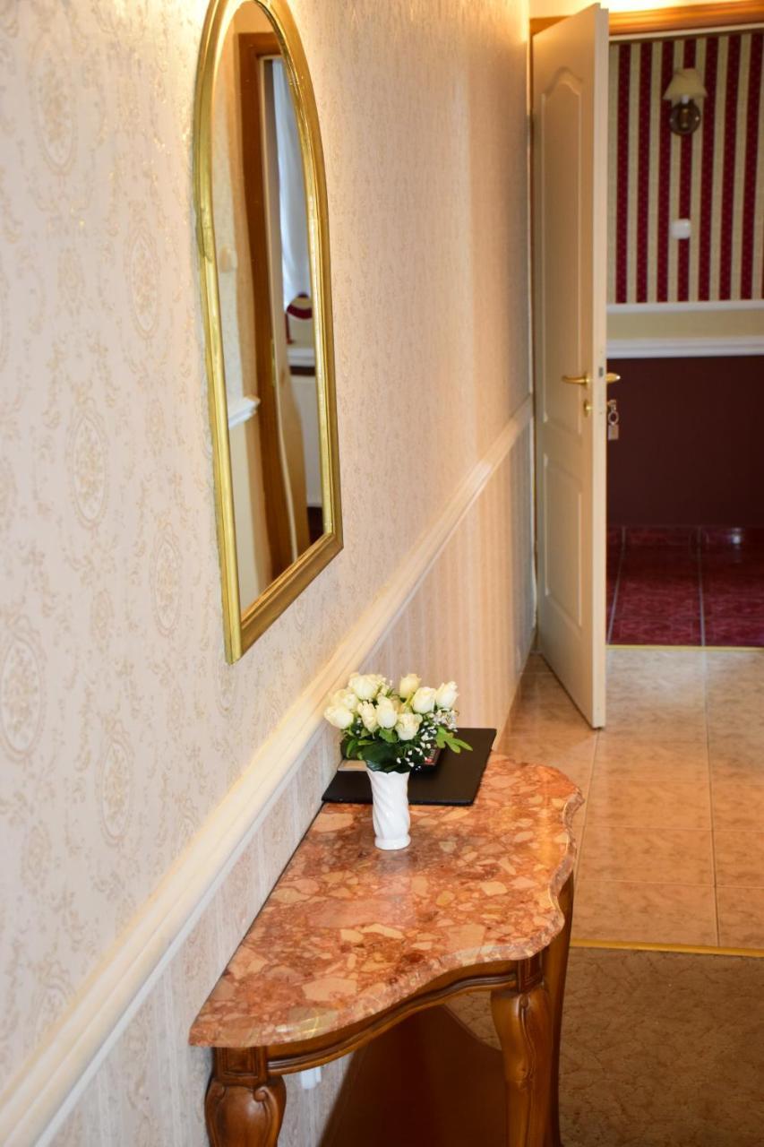 Hotel Bibic Es Tueskevar Etterem Es Horgaszto Nyiregyhaza Luaran gambar
