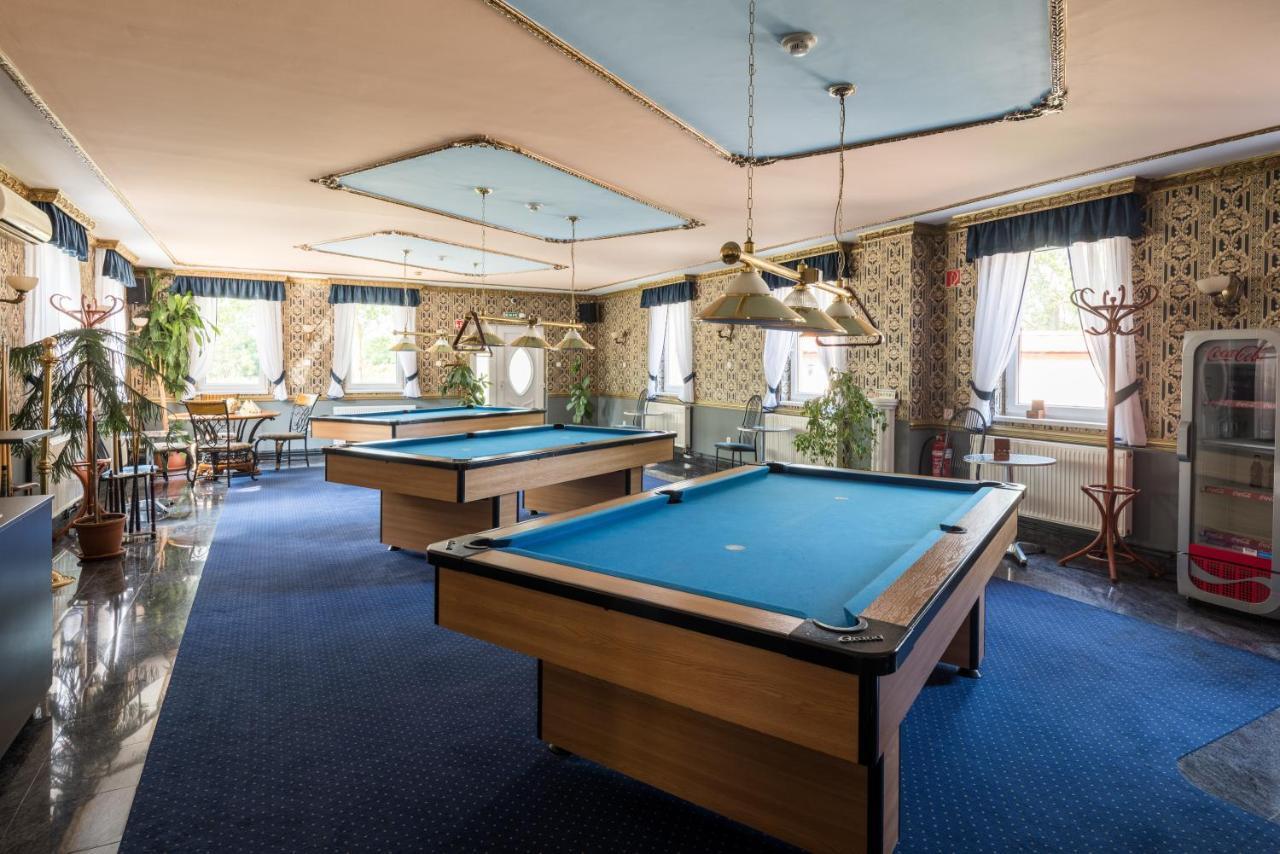 Hotel Bibic Es Tueskevar Etterem Es Horgaszto Nyiregyhaza Luaran gambar