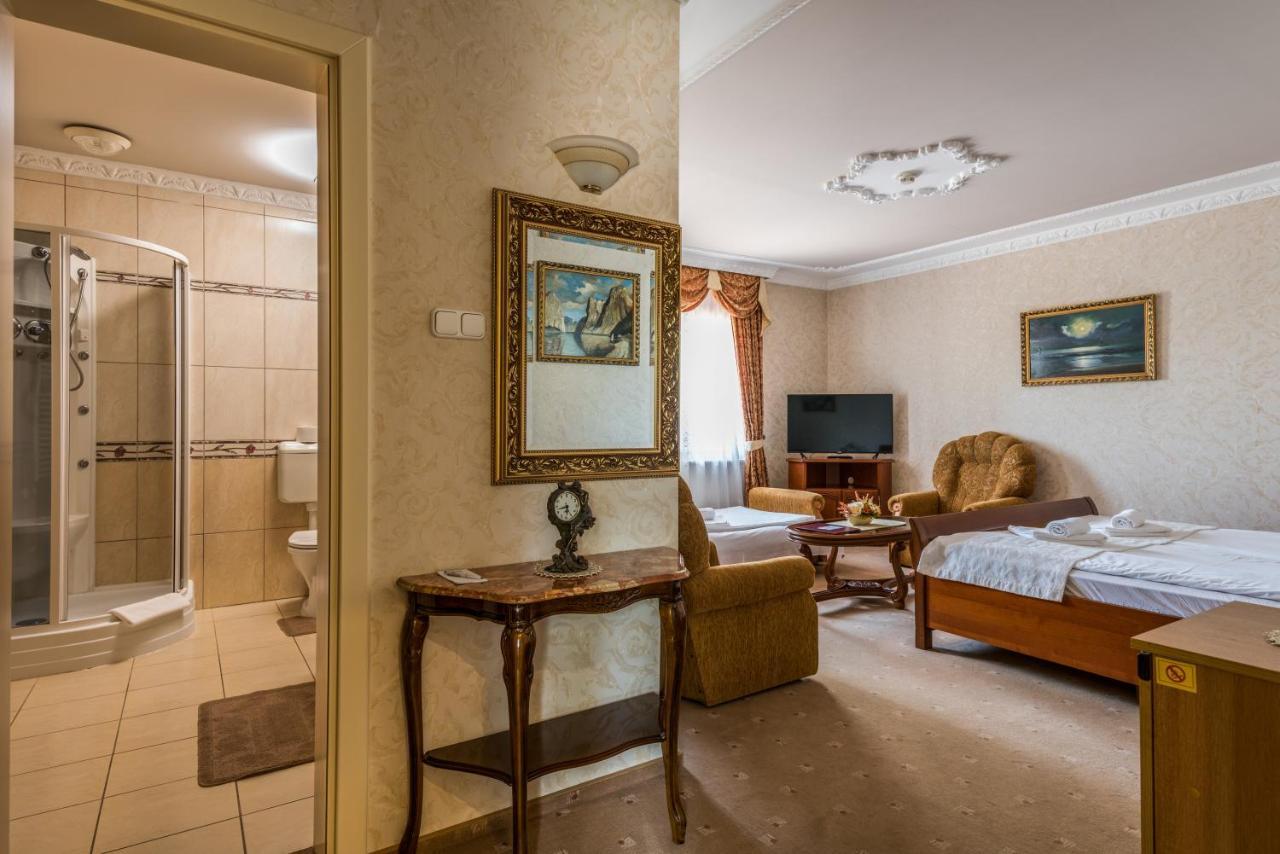 Hotel Bibic Es Tueskevar Etterem Es Horgaszto Nyiregyhaza Luaran gambar