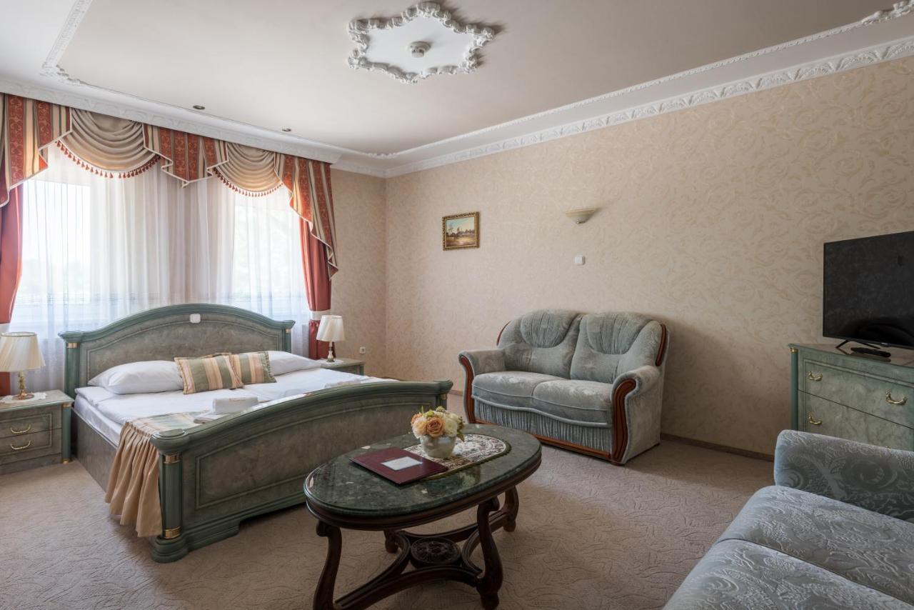 Hotel Bibic Es Tueskevar Etterem Es Horgaszto Nyiregyhaza Luaran gambar