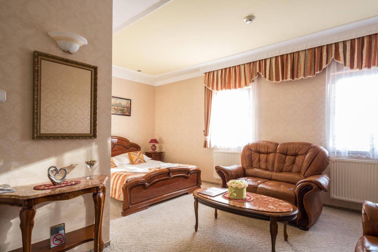 Hotel Bibic Es Tueskevar Etterem Es Horgaszto Nyiregyhaza Luaran gambar