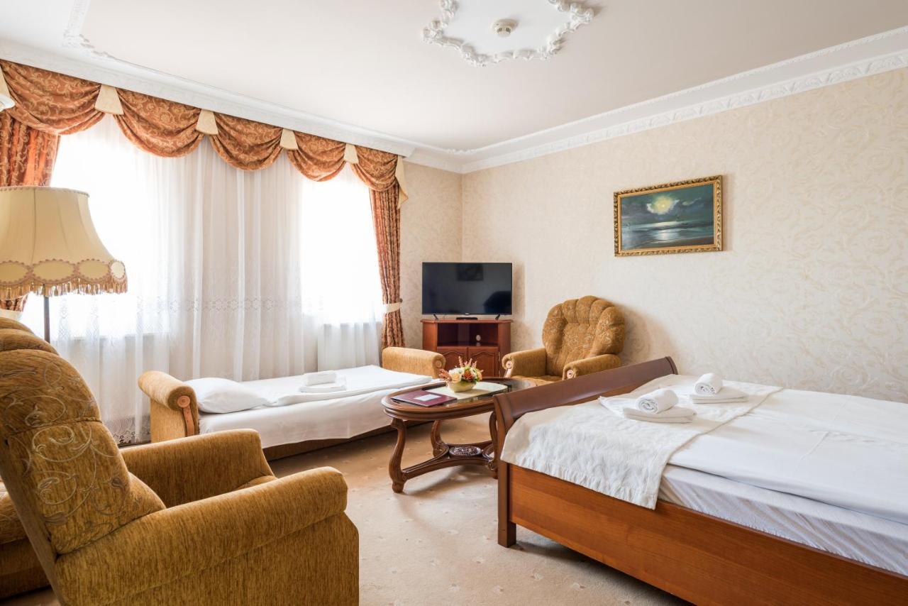 Hotel Bibic Es Tueskevar Etterem Es Horgaszto Nyiregyhaza Luaran gambar
