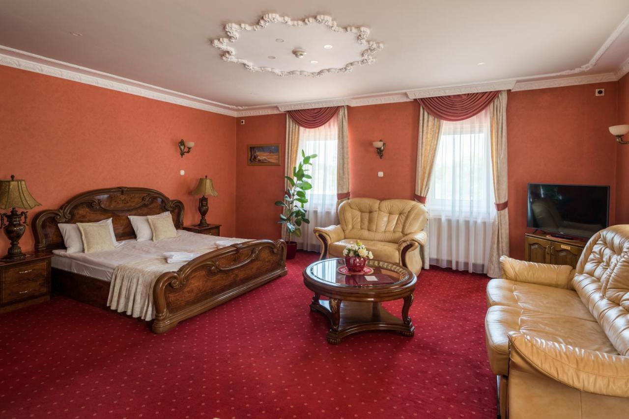 Hotel Bibic Es Tueskevar Etterem Es Horgaszto Nyiregyhaza Luaran gambar