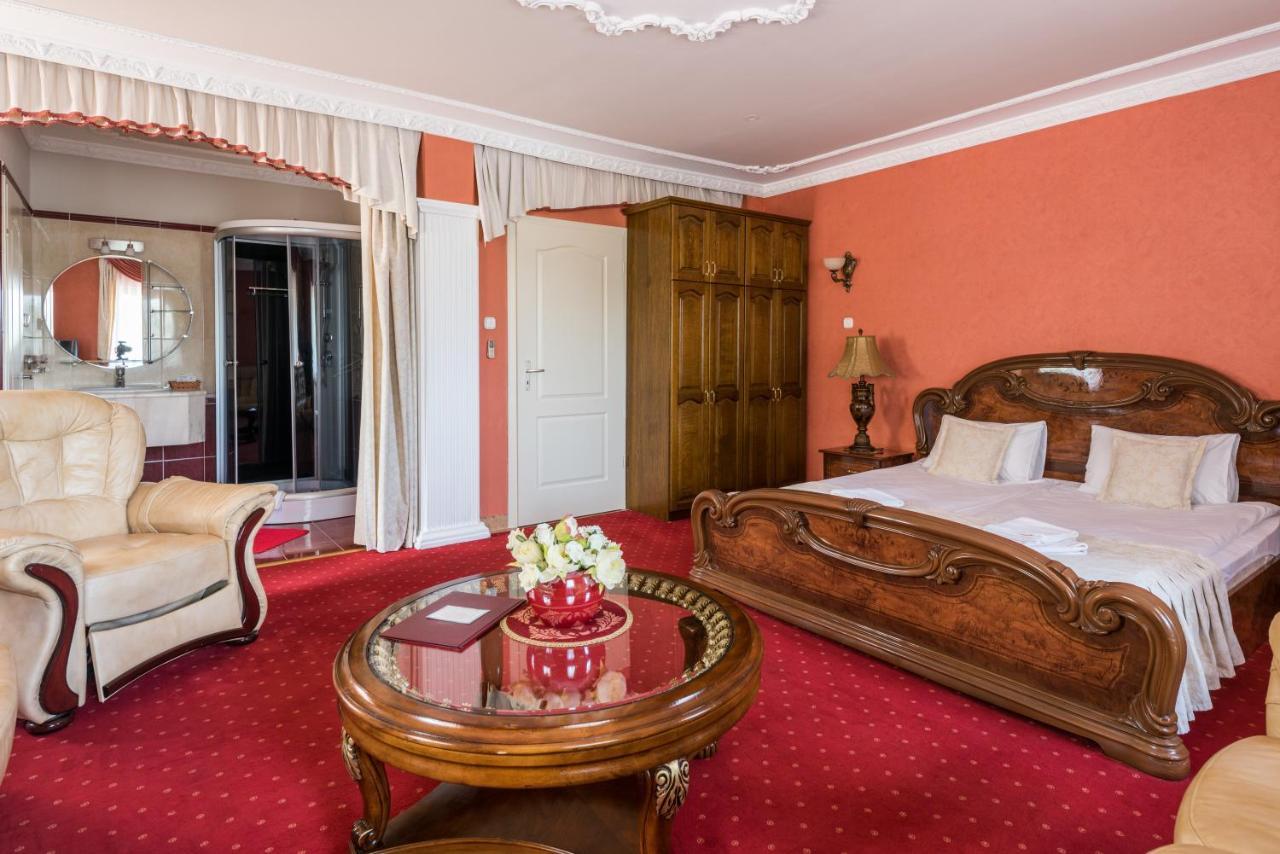 Hotel Bibic Es Tueskevar Etterem Es Horgaszto Nyiregyhaza Luaran gambar