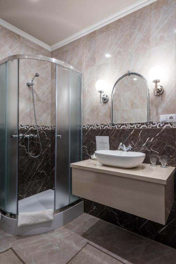 Hotel Bibic Es Tueskevar Etterem Es Horgaszto Nyiregyhaza Luaran gambar