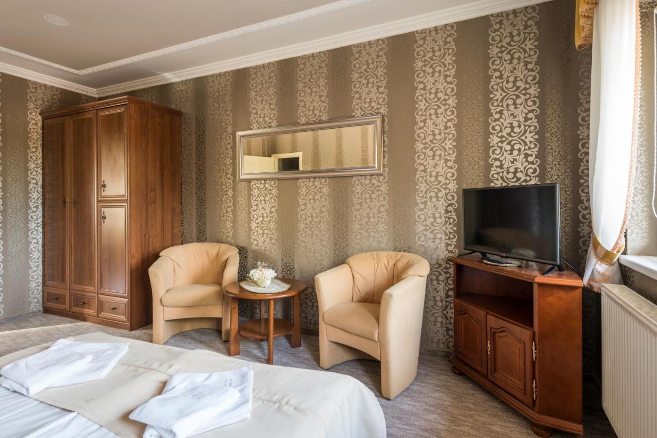 Hotel Bibic Es Tueskevar Etterem Es Horgaszto Nyiregyhaza Luaran gambar