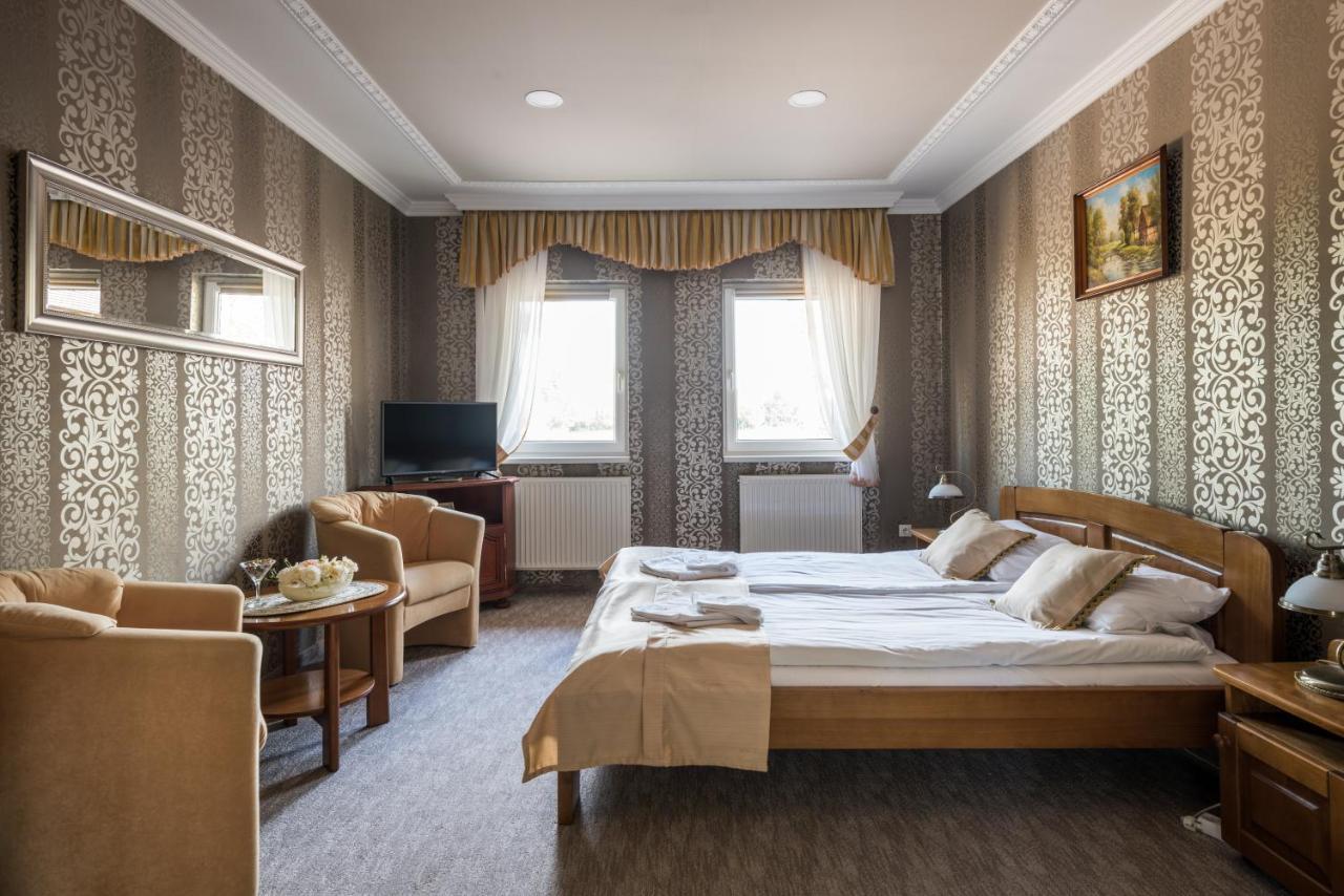 Hotel Bibic Es Tueskevar Etterem Es Horgaszto Nyiregyhaza Luaran gambar
